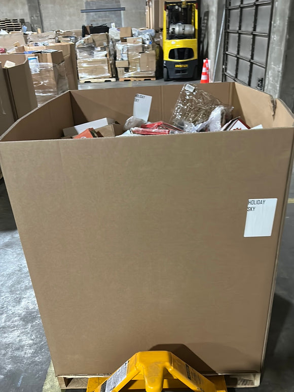 (003-553) Pallet of 3PL Mystery Retailer - Holiday Seasonal - New
